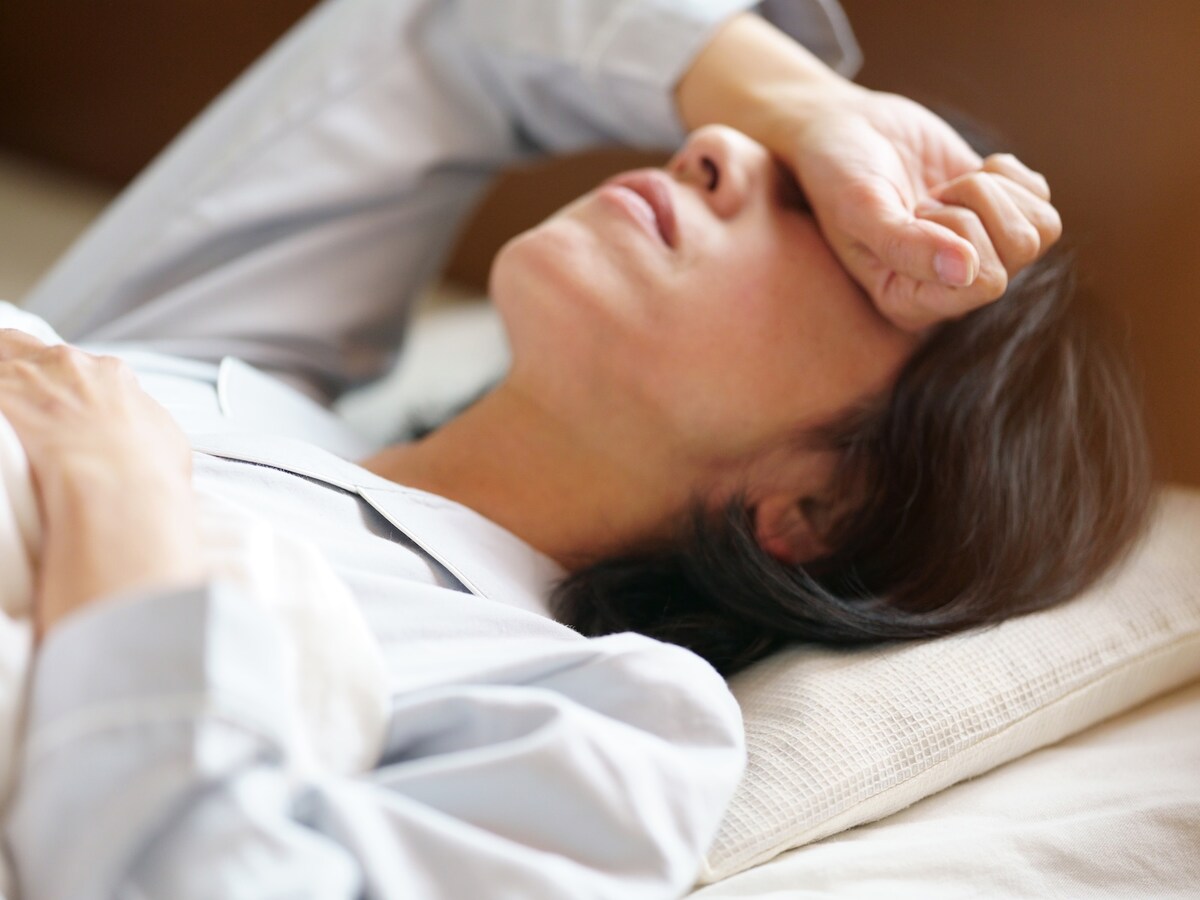 50代、このまま一生1人で暮らすのか……（画像：PIXTA）