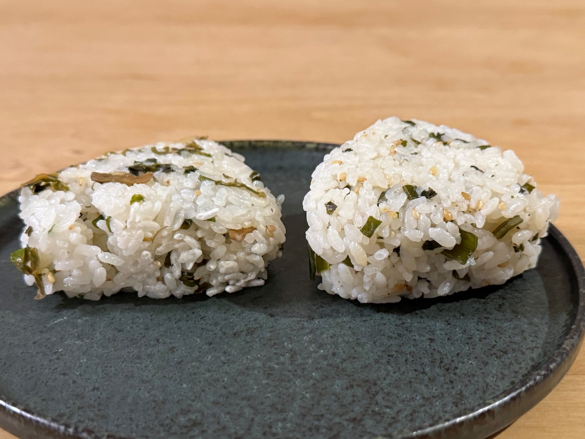 ローソンの冷凍おにぎりとチルドおにぎり食べ比べ