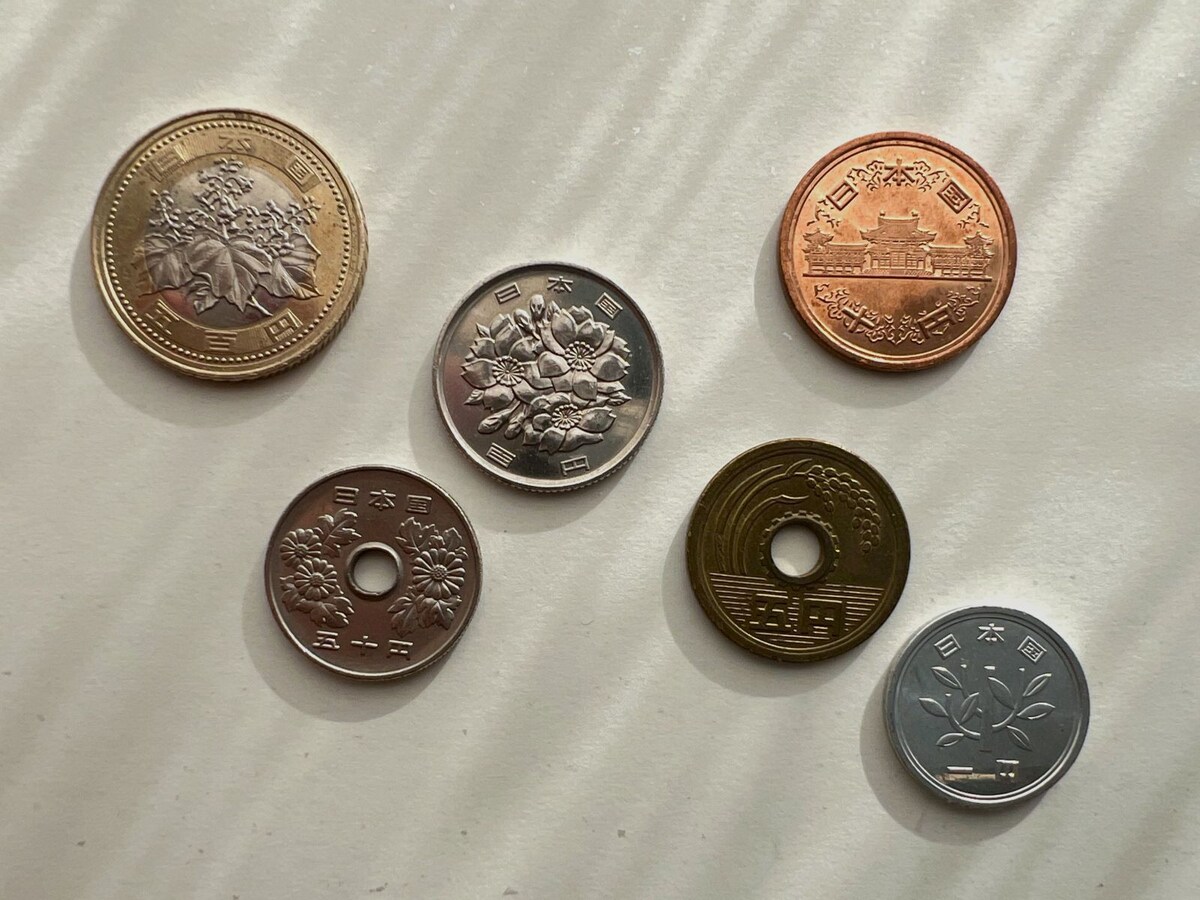 硬貨は図柄がある側が「表面」※画像：All About編集部