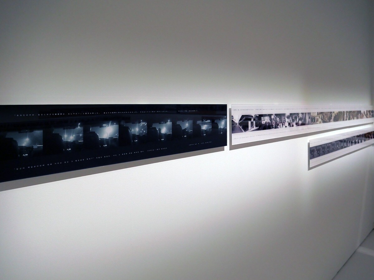 展示風景より、高嶺格《Baby Insa-dong》（2004、個人蔵）（一部）