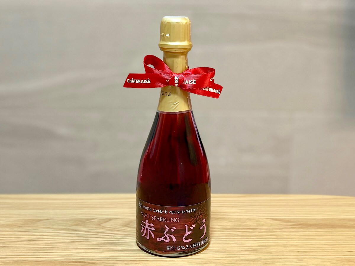 「ソフトスパークリング 赤ぶどう」367円（税込）  