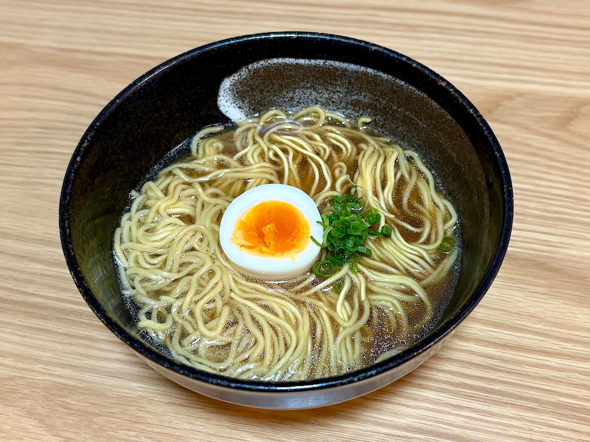 もちもちの細麺に、しょうゆの風味がよく絡んで絶品！