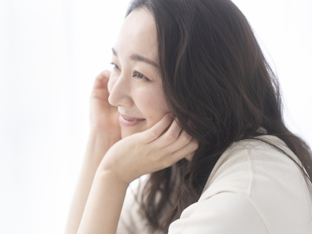 個人向け国債固定5年とネット定期預金に10万円預けたときの満期時の利息の違いは？※サムネイル画像：amanaimages