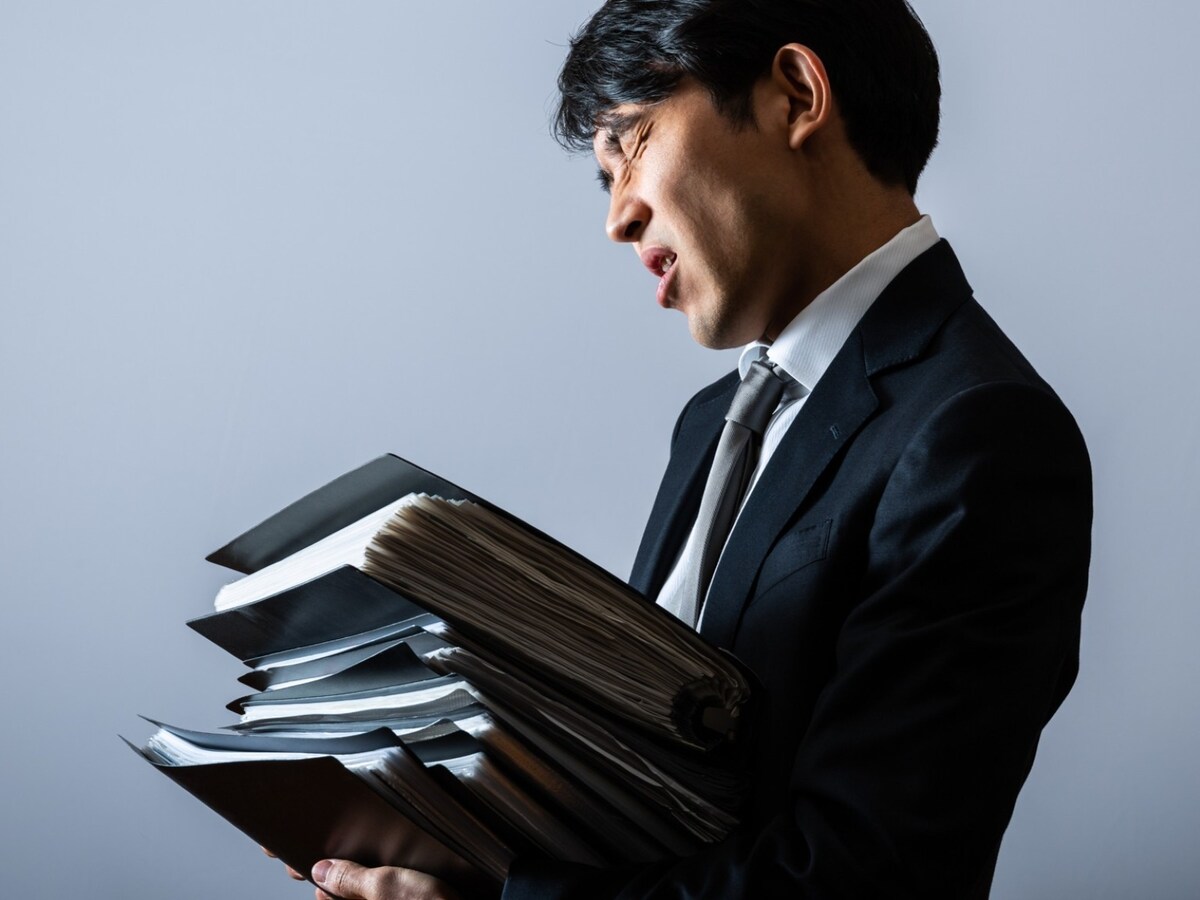 「一度に完璧に完了しなければ」というプレッシャーから体調を崩す人も…… ※画像：PIXTA