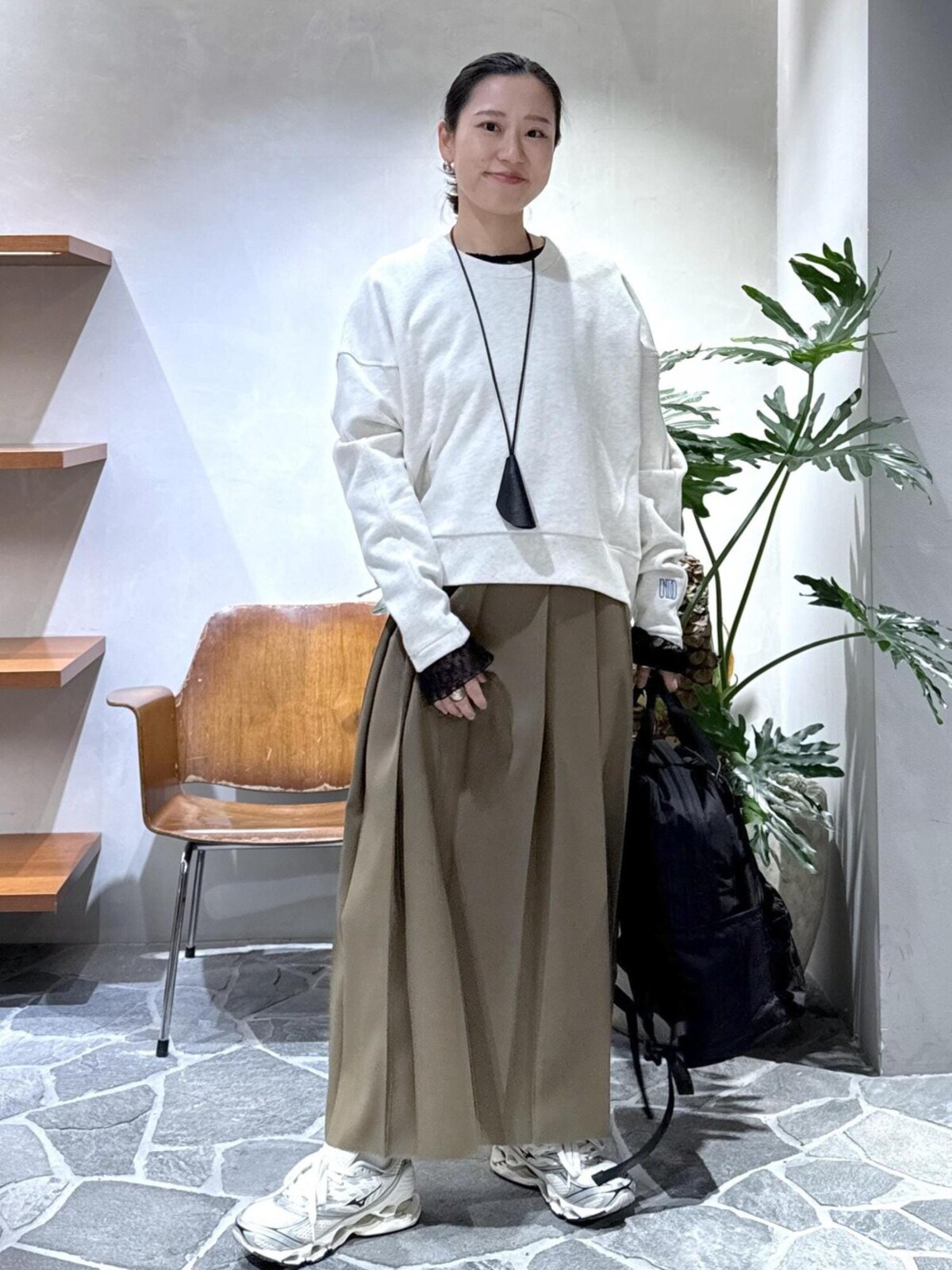 白のスウェットでフレッシュな印象に　出典：WEAR