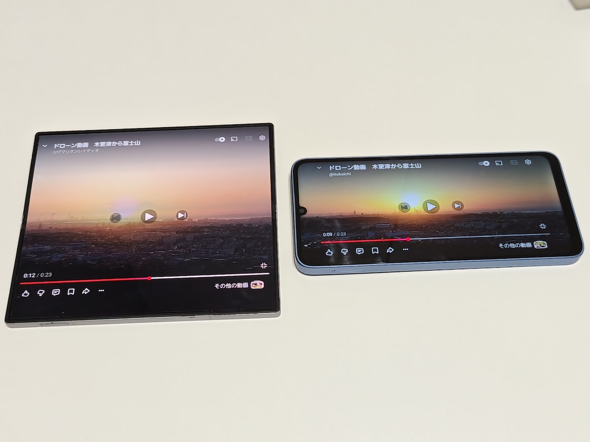 動画視聴の比較（横型折り畳みスマホと通常サイズスマホ）