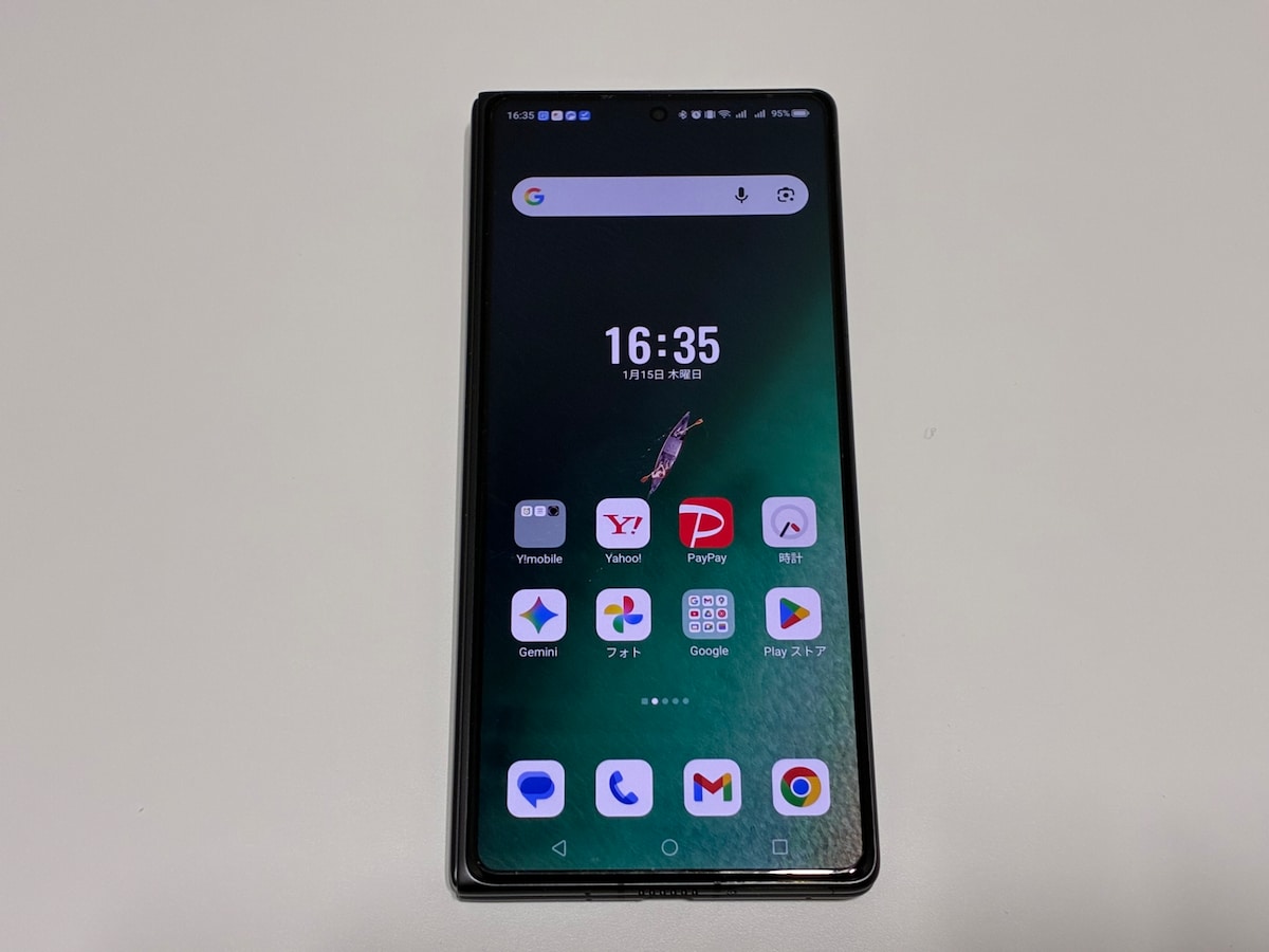 nubia Foldのカバーディスプレイ