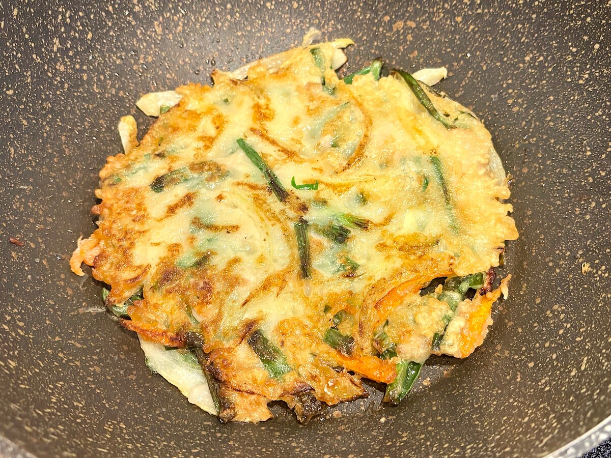 約2枚分のチヂミを作れます。焼いたときの香ばしい匂いが食欲をそそります！