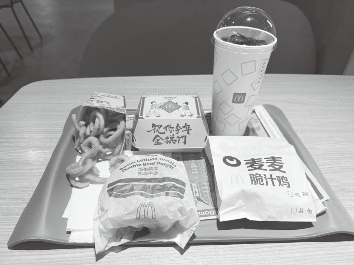 中国マクドナルドで個人的に1番おすすめのスパイシーチキンバーガーセット（出典：「世界史の食べ歩き方」）