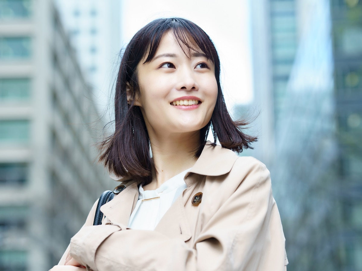 ゆうちょ銀行の通常貯金VS銀行の高金利な普通預金。20万円を預けたら1年後の利息はいくら違う？※サムネイル画像：amanaimages