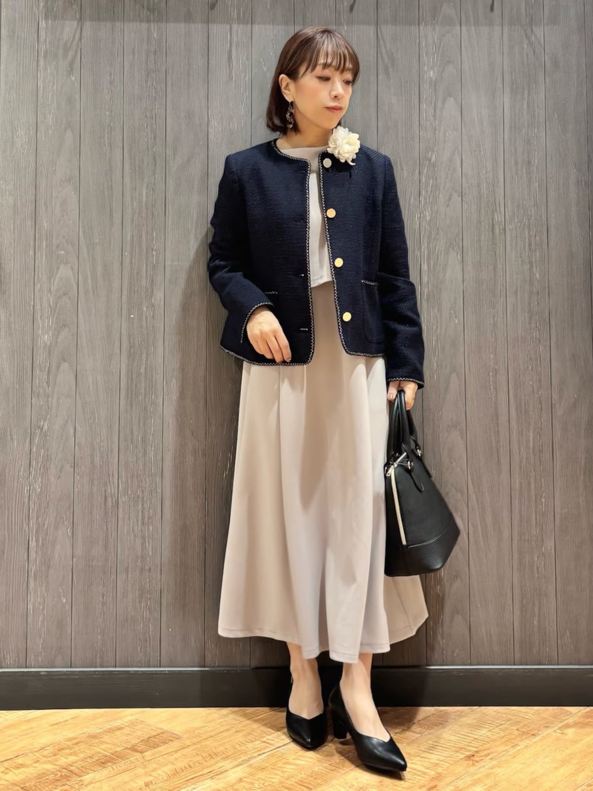 王道のツイードジャケットにセットアップ風ワンピースを　出典：WEAR