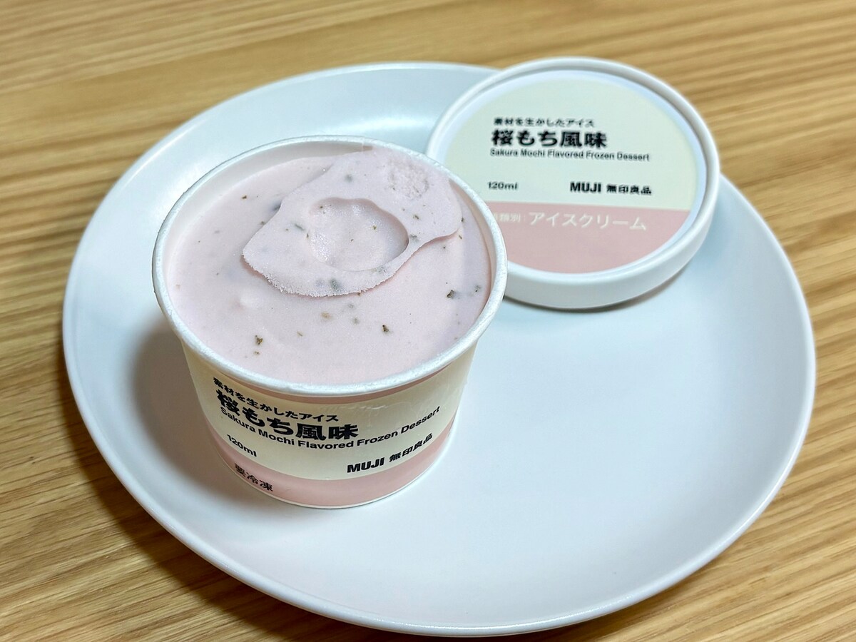 「素材を生かしたアイス 桜もち風味 120ml」350円（税込）   