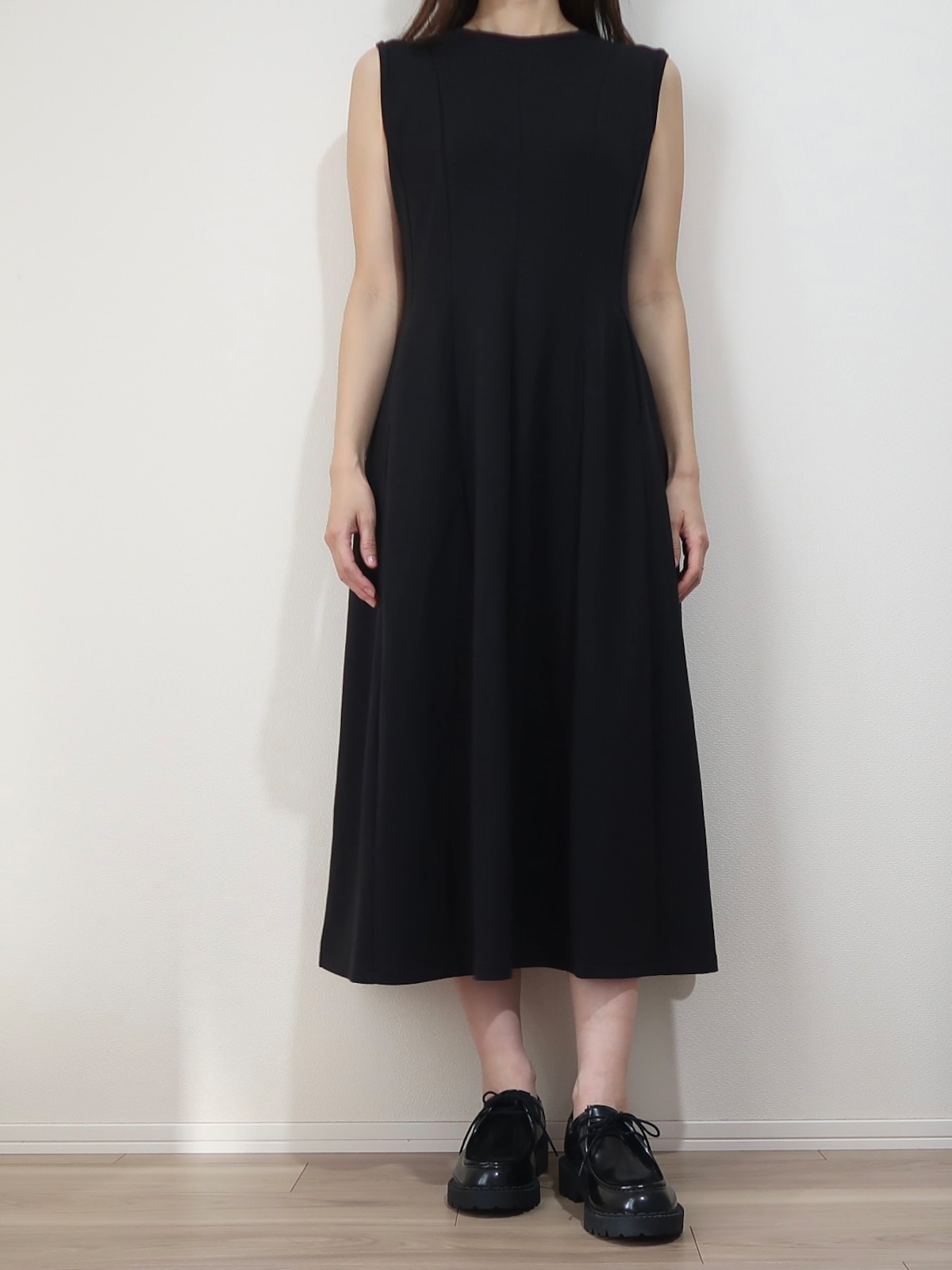 体のラインをきれいに見せる鉄板のシルエットで買い！