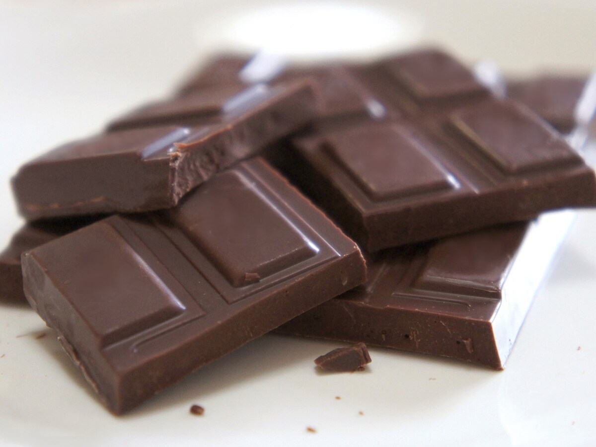 大好きなチョコレートが値上がりしてしまい気軽に手が出せなくなってしまった…… ※画像：PIXTA