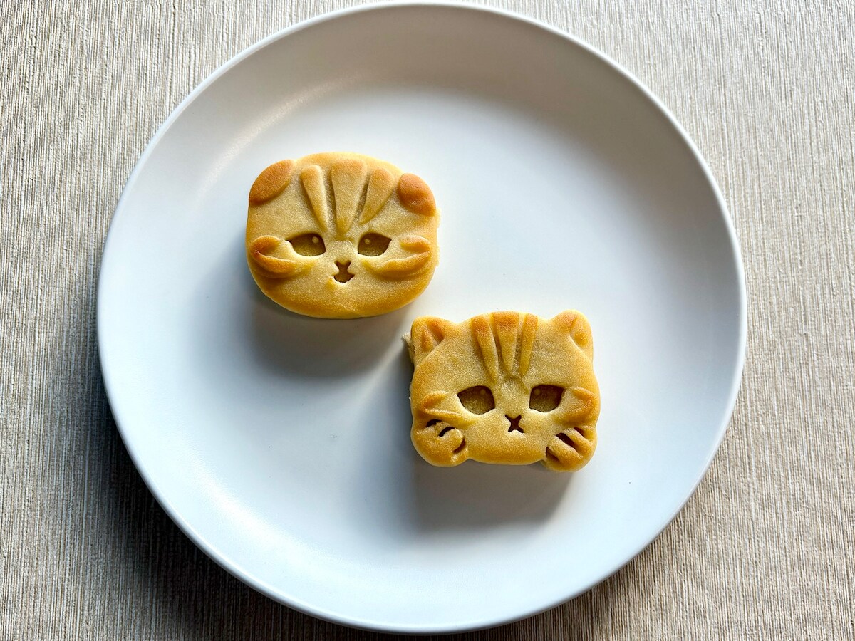 【ファミリーマート】「ふたごのねこまんじゅう きゃにゃめるあん（2個入）」195円（税込）  