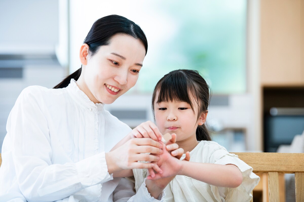 絆創膏