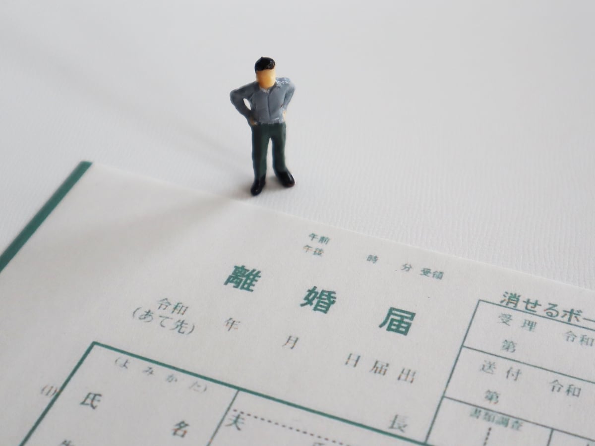 夫が「離婚」を迷うときとは（画像：PIXTA）