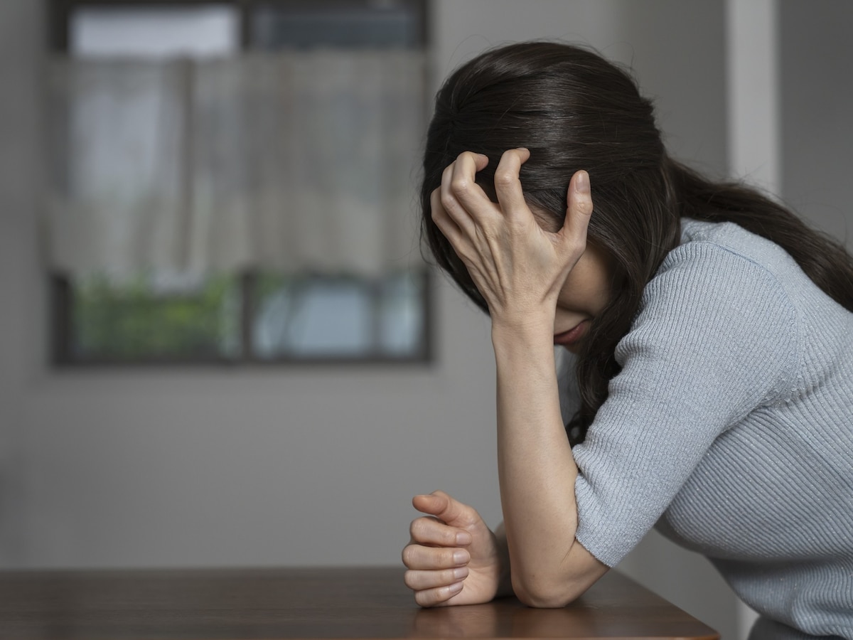 親の介護に悩む女性