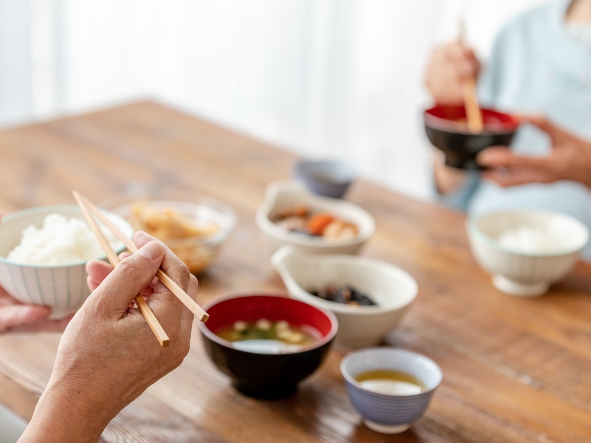 熟年同棲の難しさとは？（画像：PIXTA）