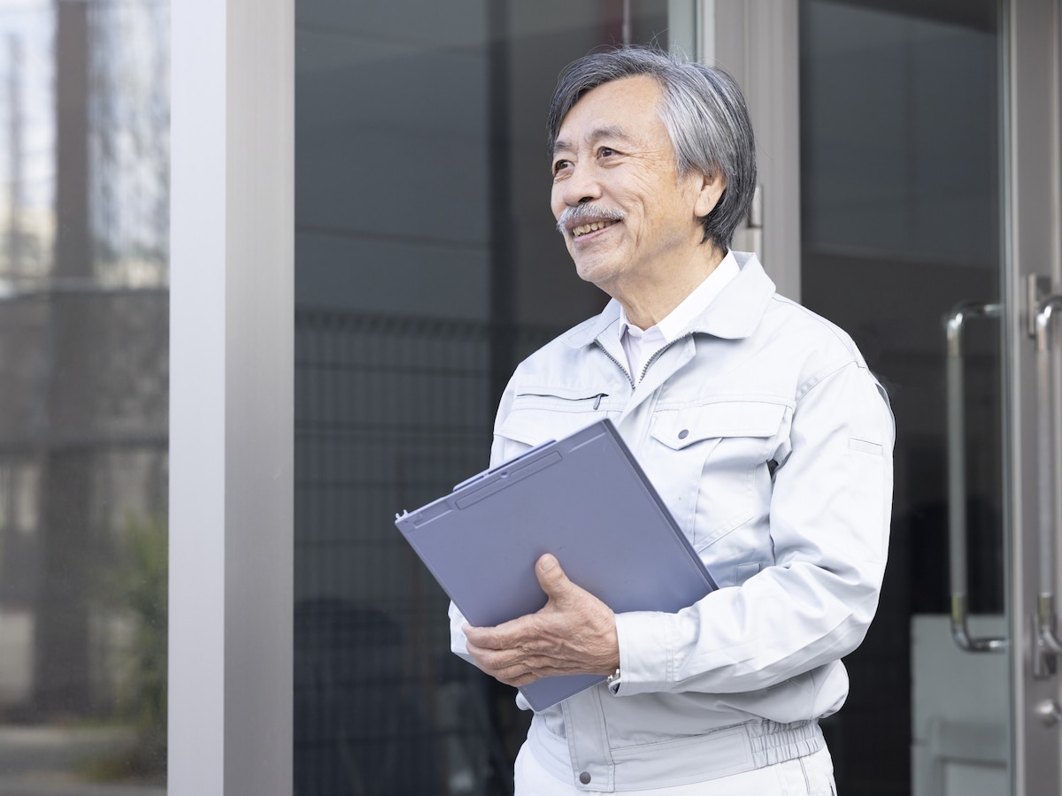働いていると年金はもらえない？（画像：PIXTA）