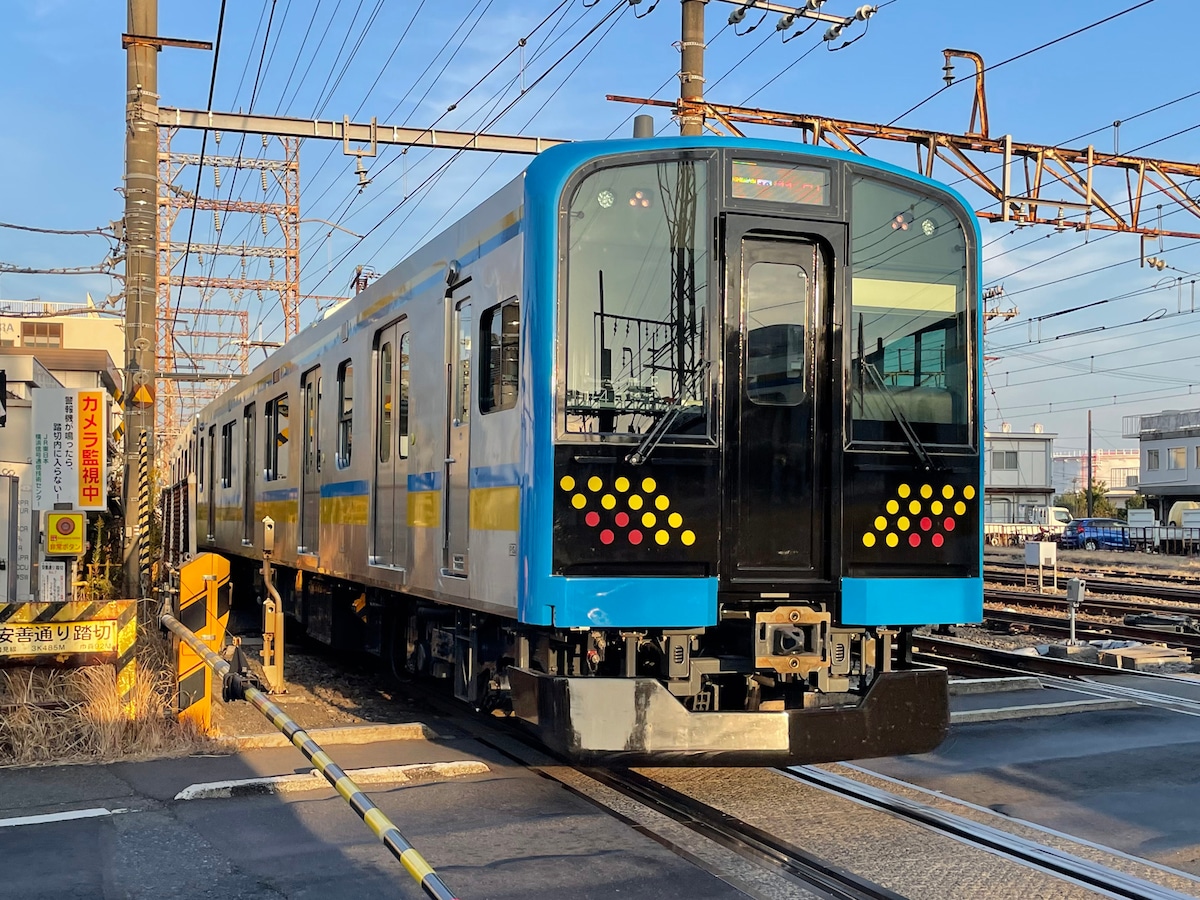 2023年12月に投入された鶴見線の新型車両E131系(2024年1月筆者撮影)