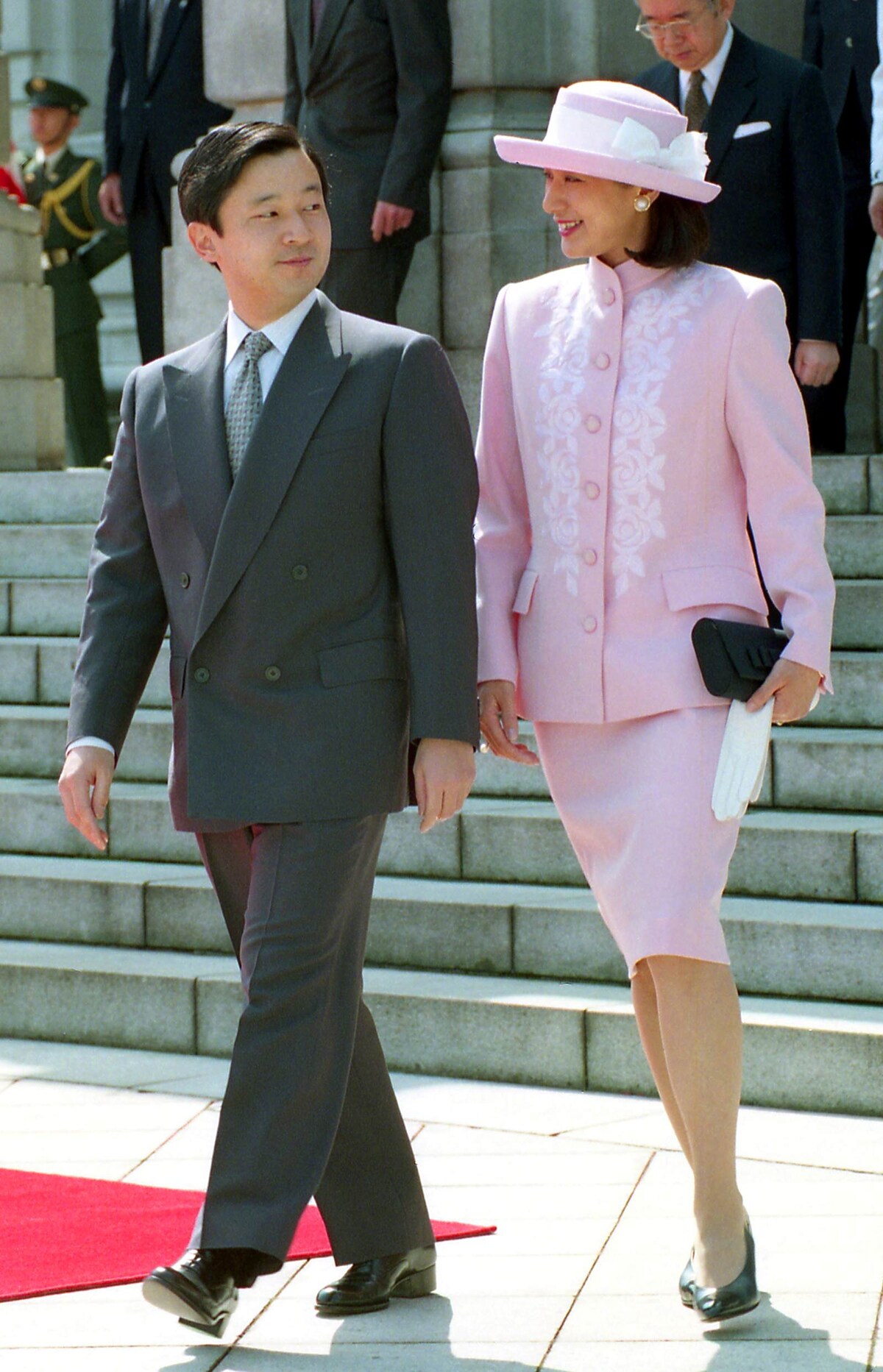 ビル・クリントン米大統領とヒラリー夫人来日を歓迎する皇太子さまと雅子さま（1996年４月17日）※画像：Natsuki Sakai／アフロ