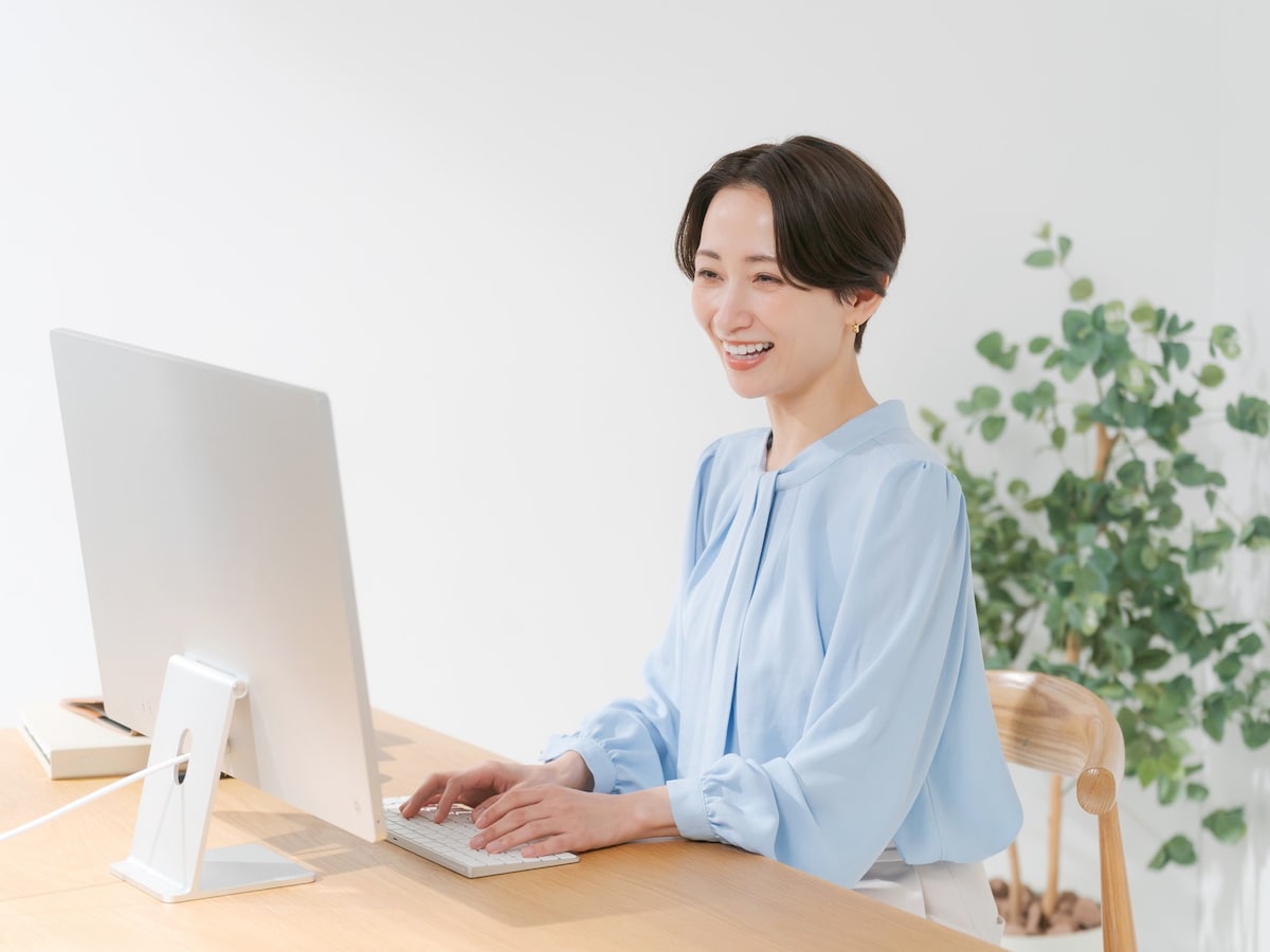 振替加算を受け取るには手続きが必要？（画像：PIXTA）