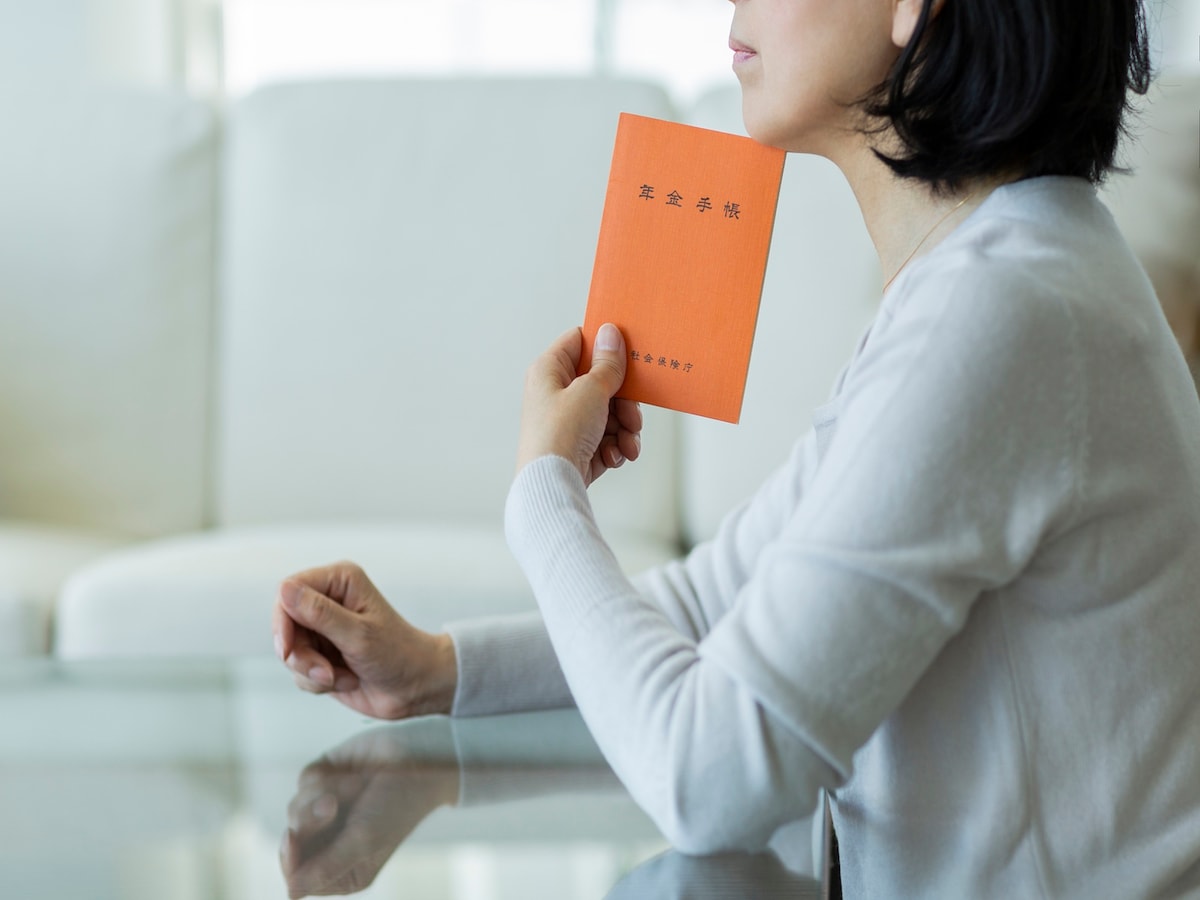 1人暮らしの老後（生活）、年金15万円でどうやって暮らせばいい？ ※画像：PIXTA