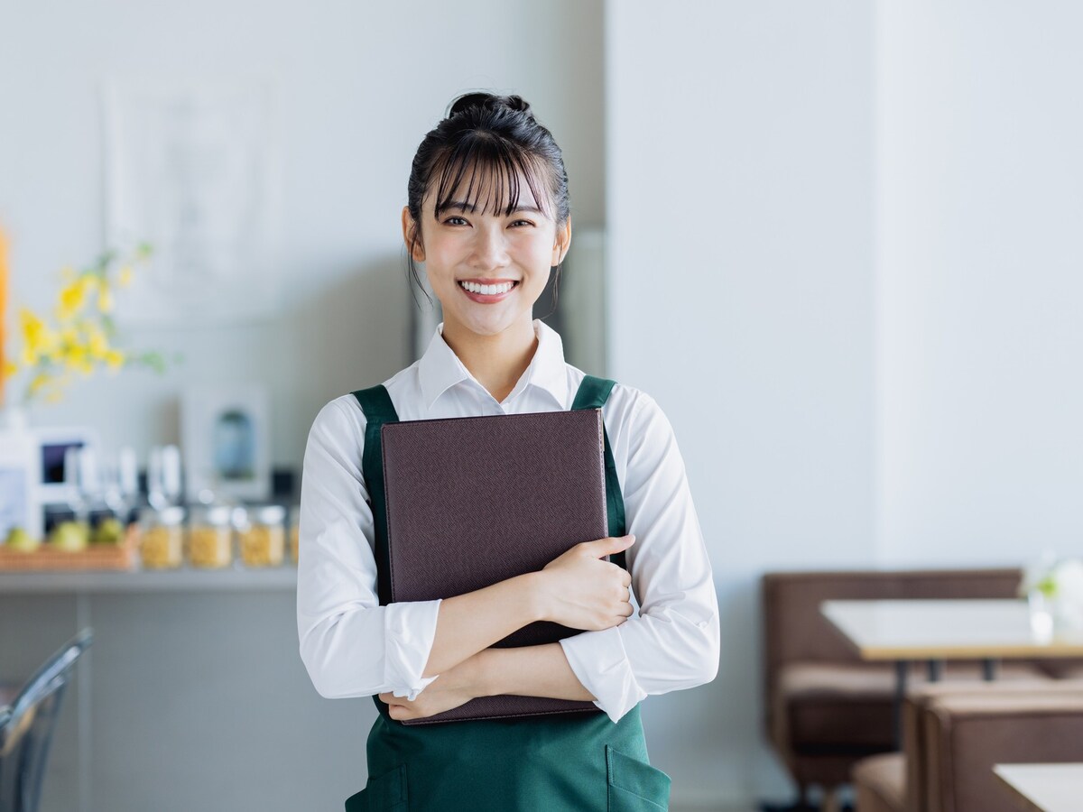 日常にお得なカフェの優待（画像：PIXTA）