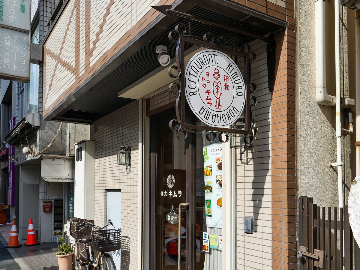 看板のデザインは「河童」。芥川龍之介の小説がモチーフに（筆者撮影）