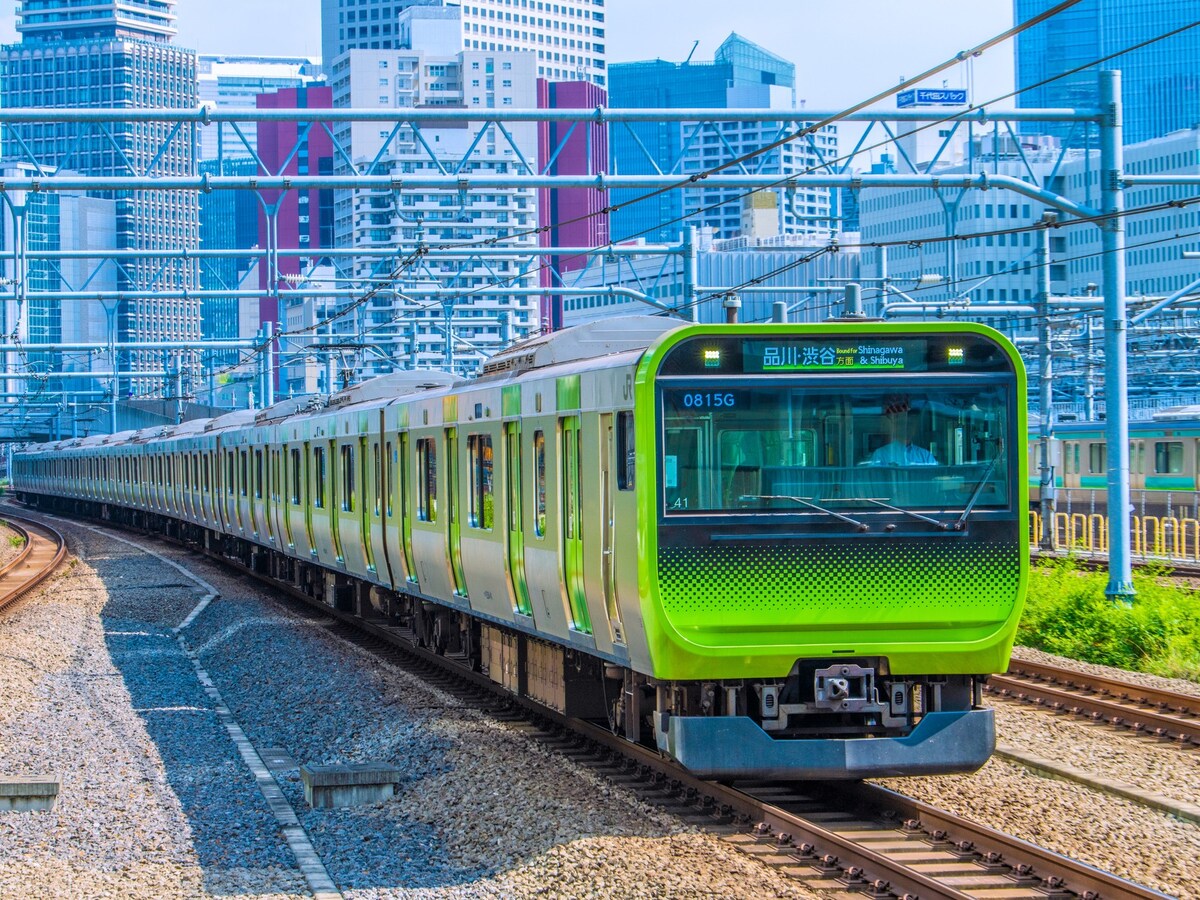 魅力いっぱいの鉄道銘柄（画像：PIXTA）