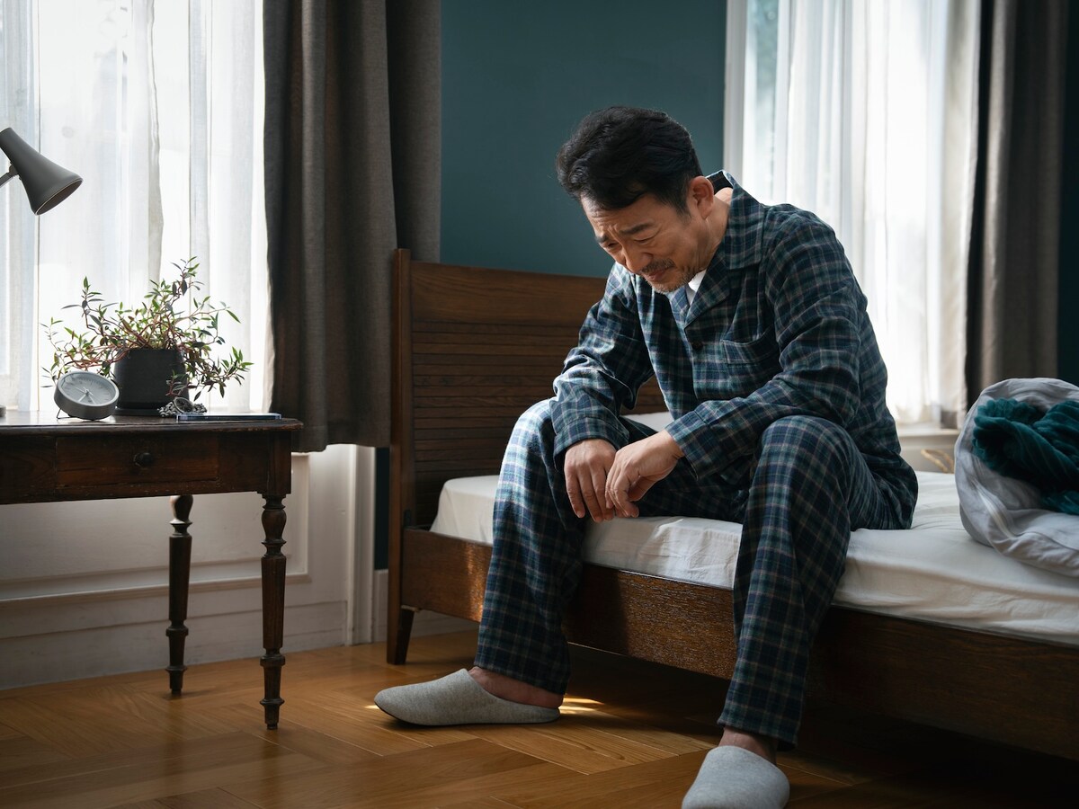 「友達がいない」と嘆く夫（画像：PIXTA）