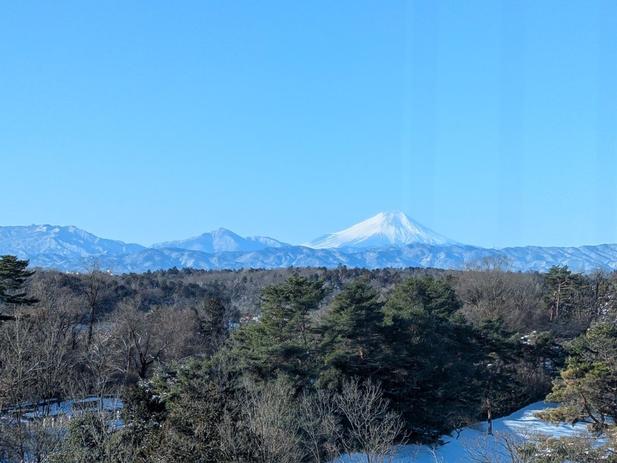 中国割烹旅館 掬水亭から望む、多摩湖と富士山の絶景