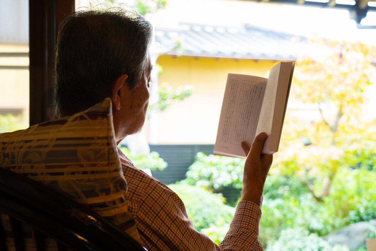 読書をする男性