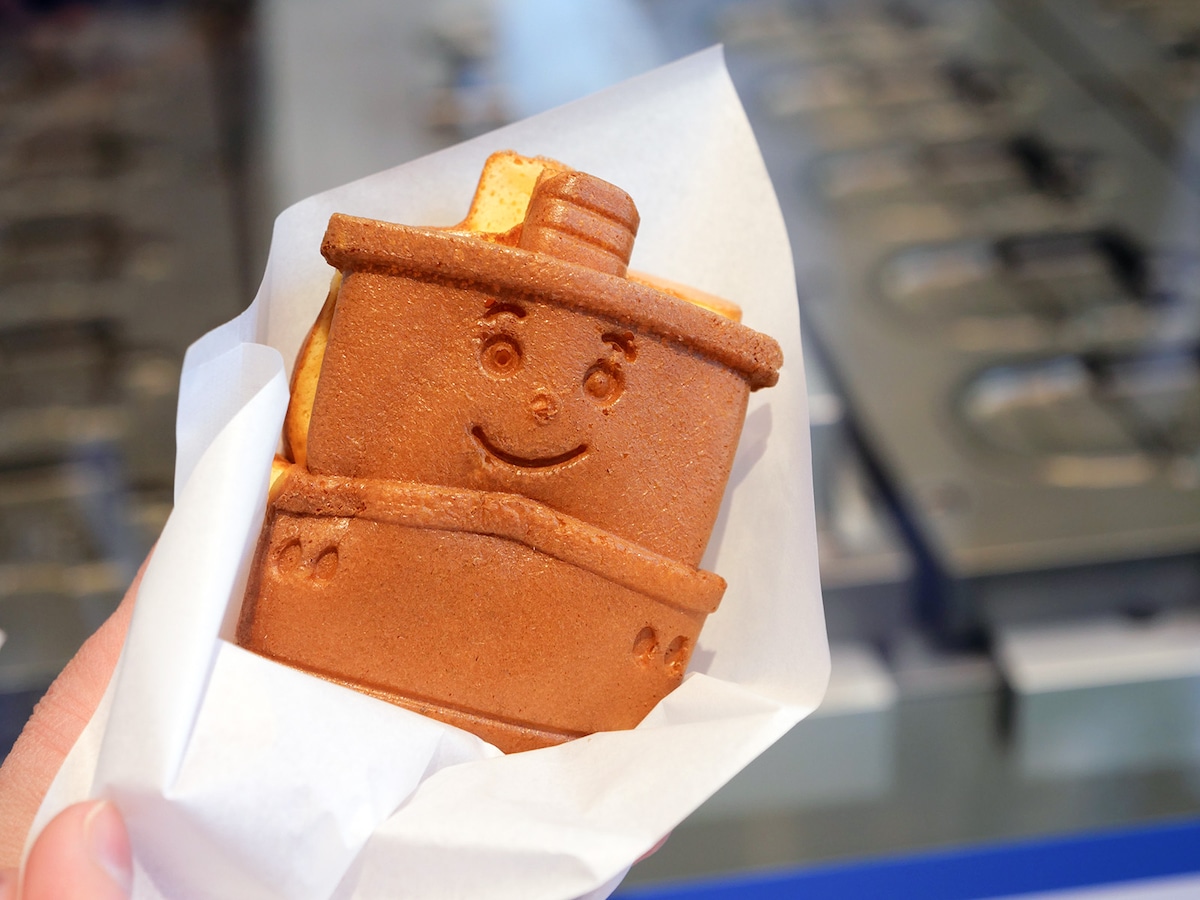 横濱ハーバースタジアム「ハーバーくんサンド」(税込300円)(筆者撮影)