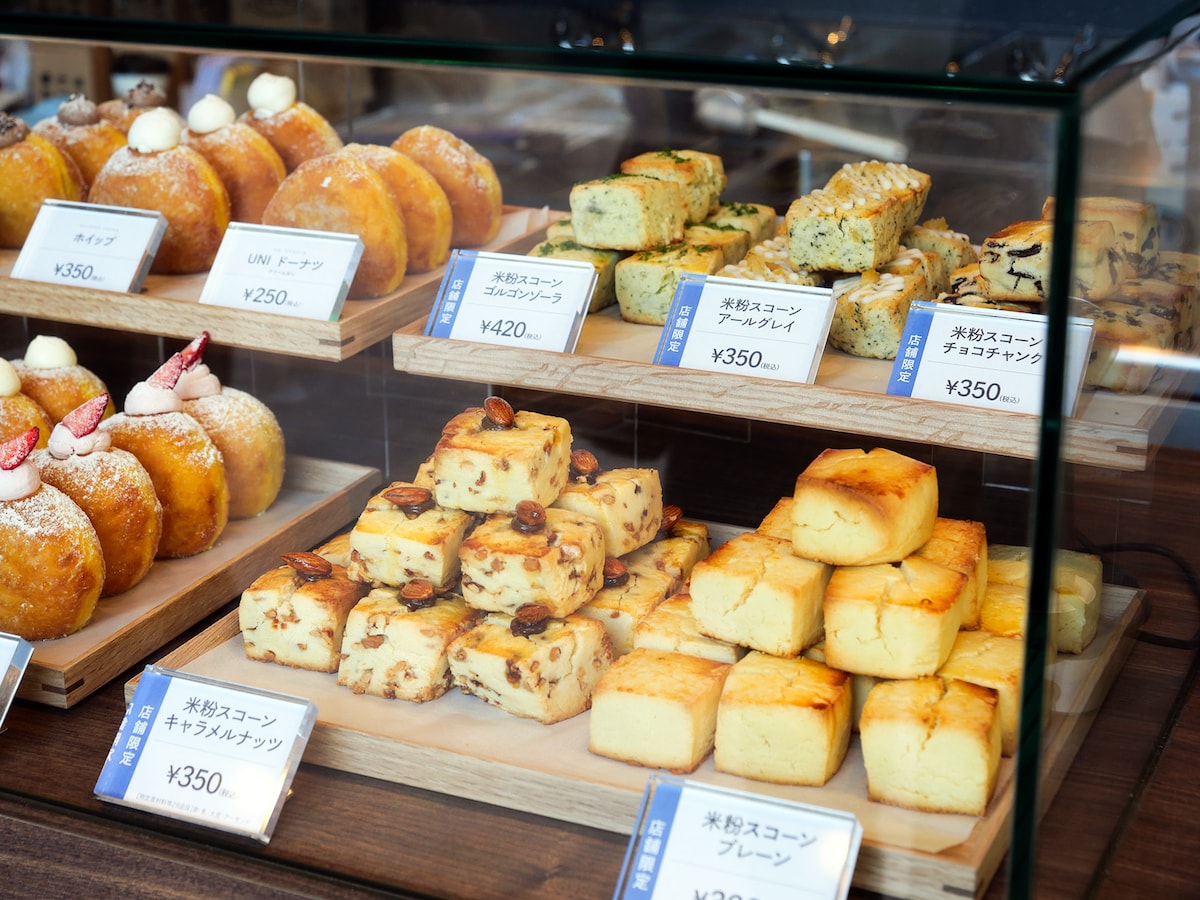 UNI COFFEE ROASTERY BON BON「米粉スコーン」(全5種、税込300円~)(筆者撮影)