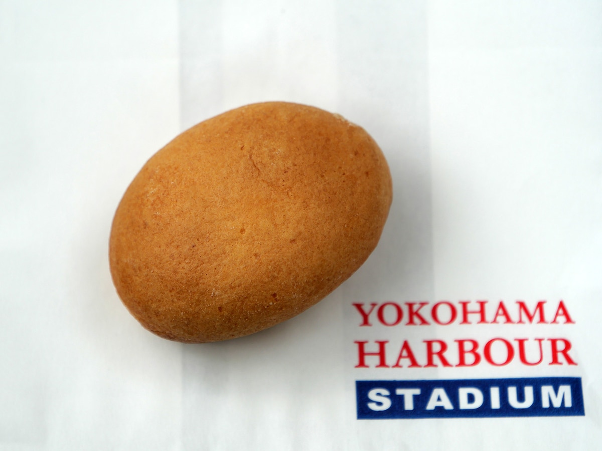 横濱ハーバースタジアム「横濱ハーバーはまっこもち クリーミー」(税込151円)(筆者撮影)