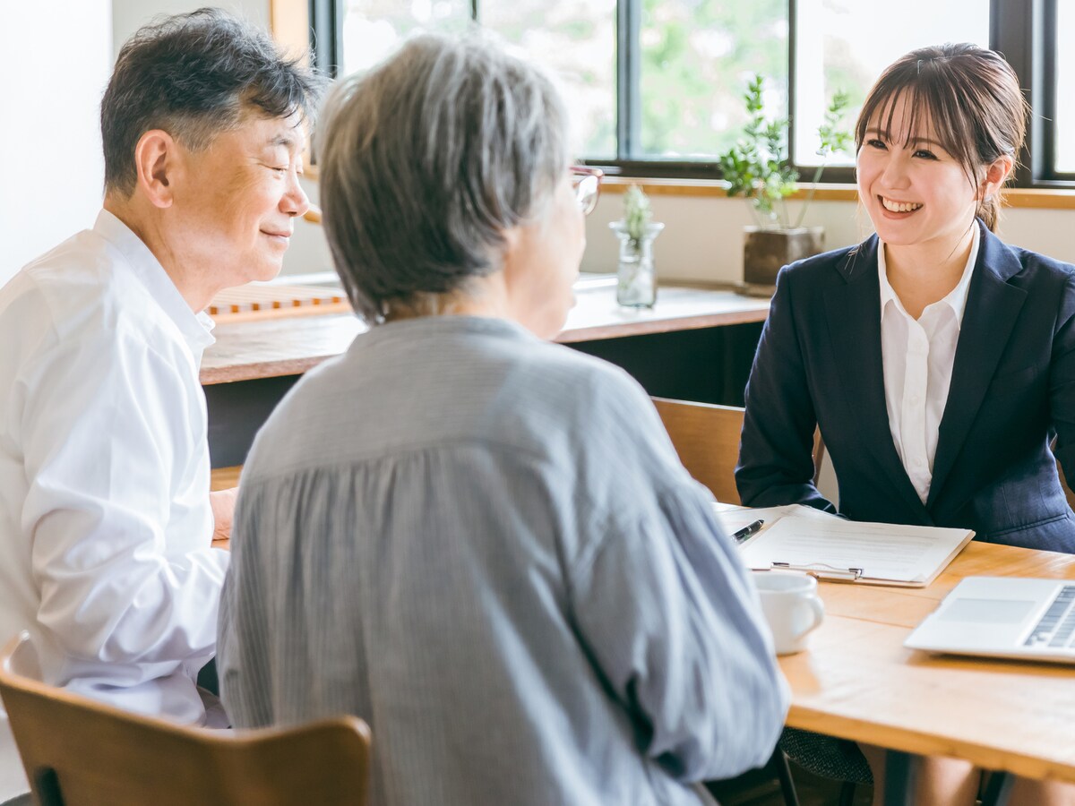 「老後は賃貸物件は貸してもらえない」というセールストークに惑わされてはダメ！ ※画像：PIXTA