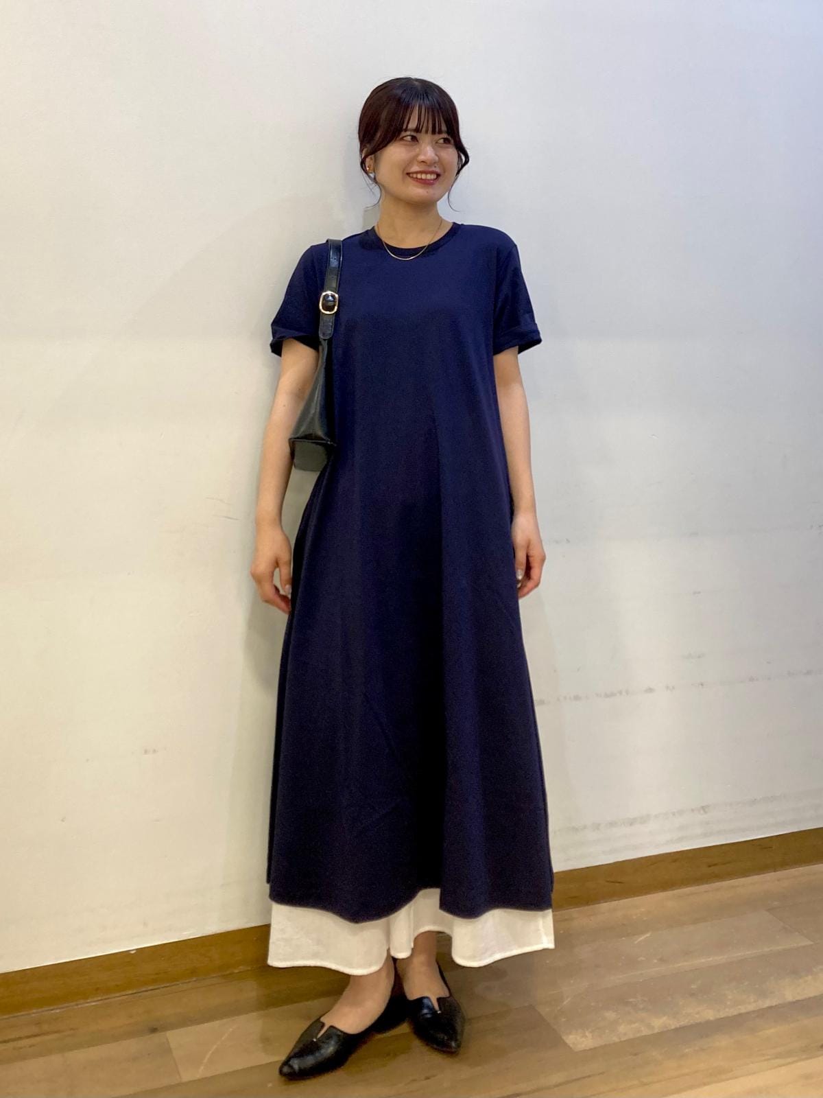 スカートの裾をのぞかせるのも新鮮です　出典：StyleHint