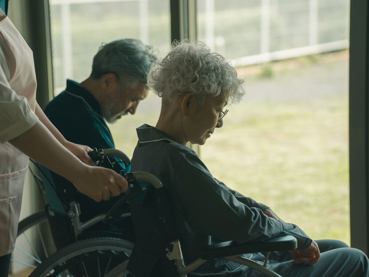 超高齢社会の日本において、「認知症」は決して他人事ではありません。 ※サムネイル画像：PIXTA