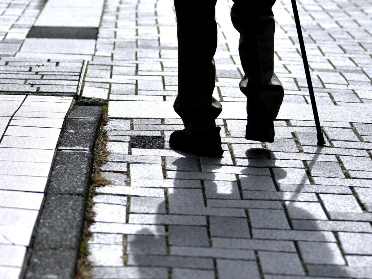 認知症の親が警察に保護された時の意外な対処法とは  ※画像：PIXTA