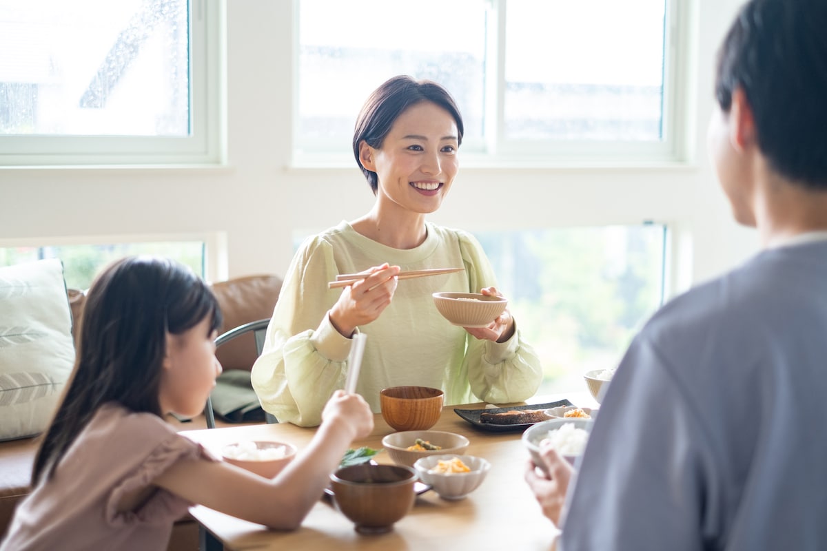 食事風景（イメージ）