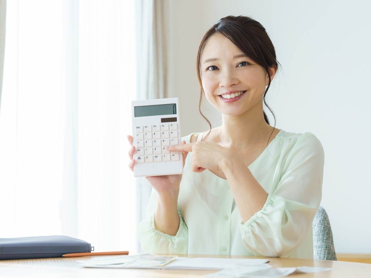 個人向け国債は最低いくらから買える？（画像：PIXTA）