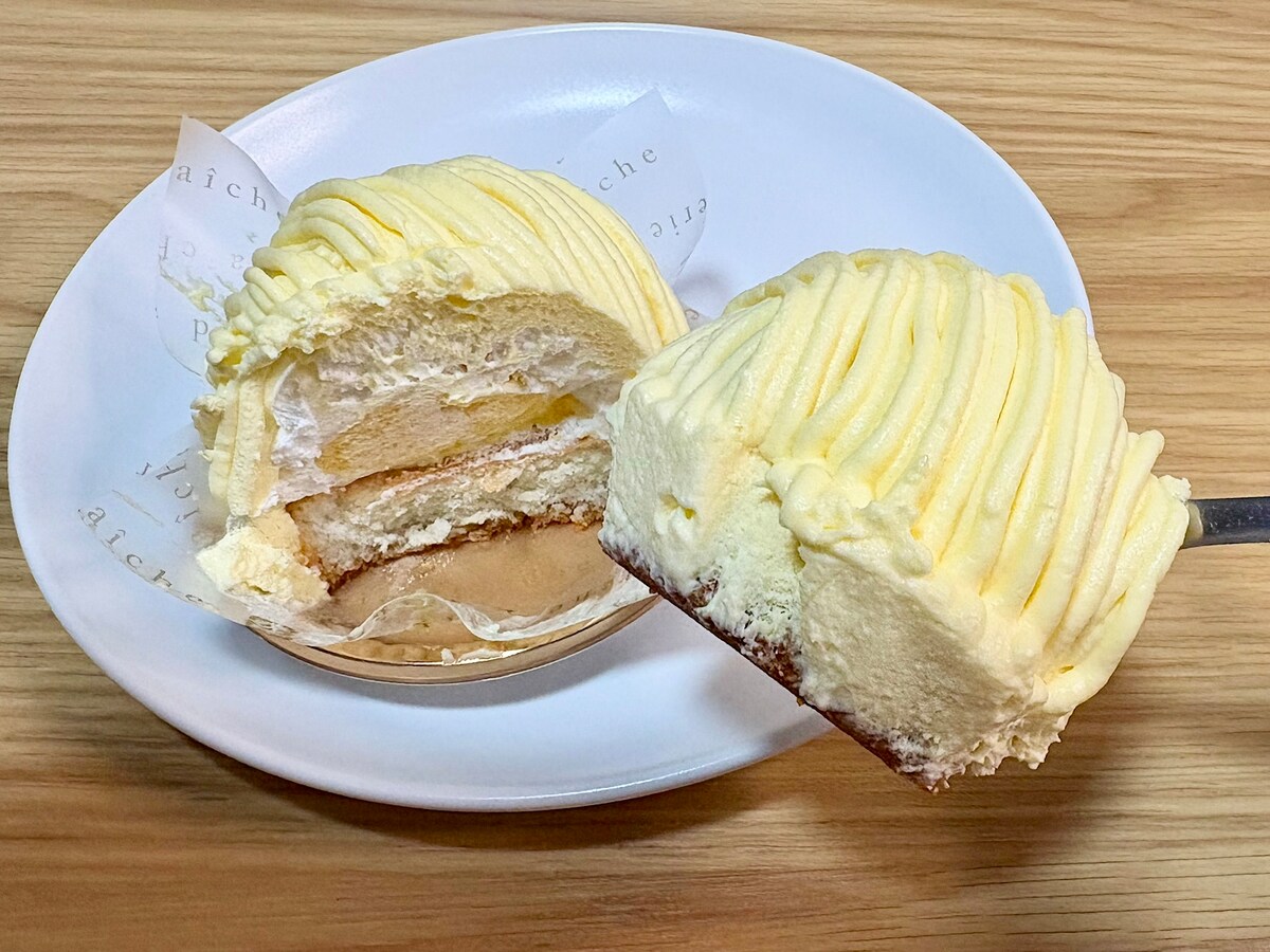 さっぱりとしたレモンクリームがたっぷり！ 甘酸っぱいおいしさと、やさしい口どけが絶品です