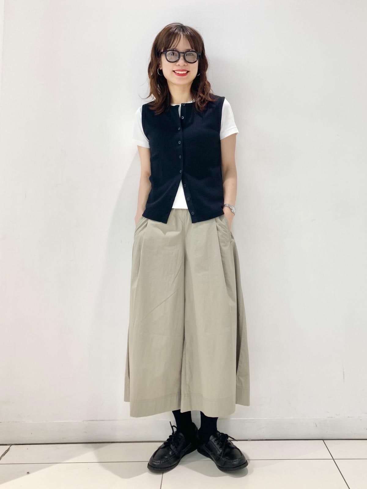 スカート感覚でもはける筒の太さが◎　出典：StyleHint