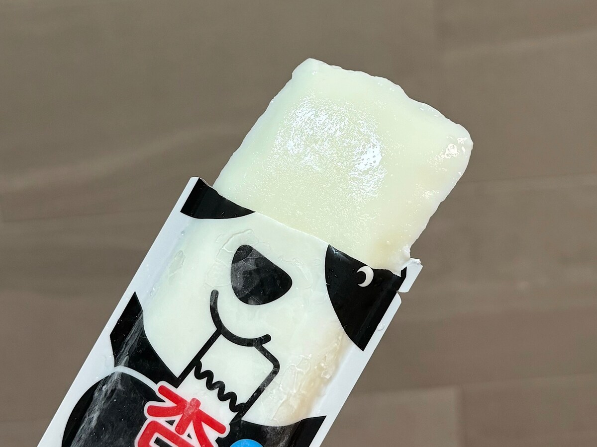 杏仁豆腐のようなつるんともっちり食感のアイスです