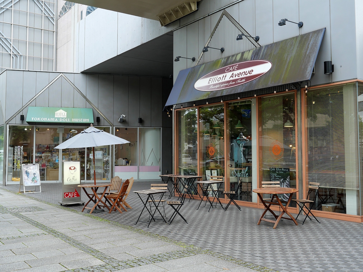 横浜人形の家 1階に2010年4月にオープン。同店を目指して全国からコーヒー好きが訪れる