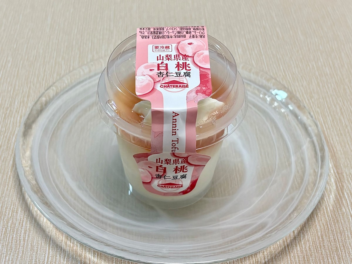 「山梨県産白桃杏仁豆腐」194円（税込） 