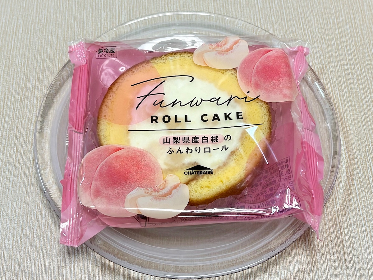 「山梨県産白桃のふんわりロール」194円（税込） 