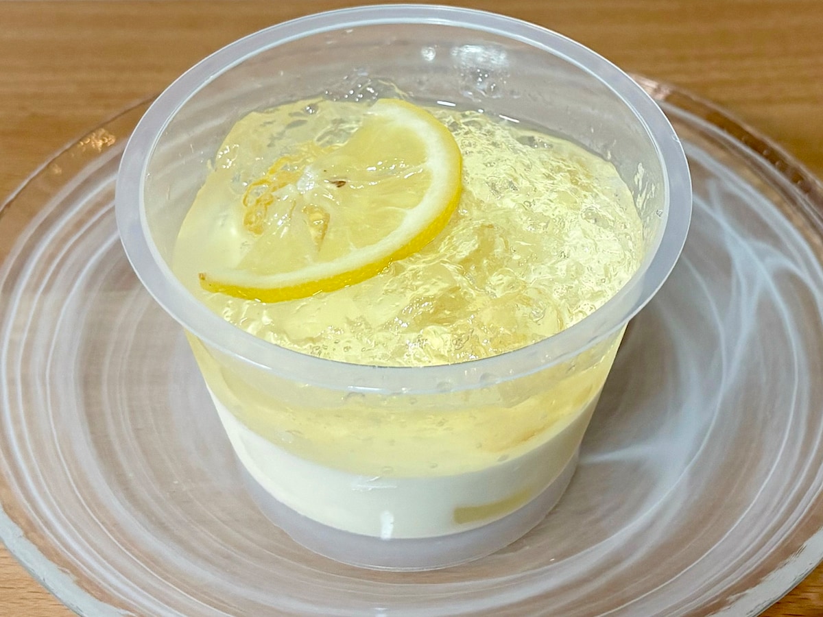 「成城石井自家製 ひんやり塩レモンゼリーのパンナコッタ」 388円（税込） 